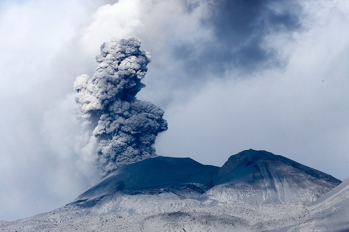 Erupción en el volcán Sabancaya Perú
